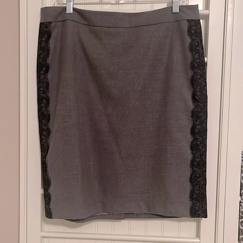 LOFT Ann Taylor grey skirt w/ lace detailing on sides. Fully lined. Size 12